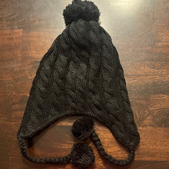 Mountain Made Cable Knit Pom Hat - Picture 10 of 12